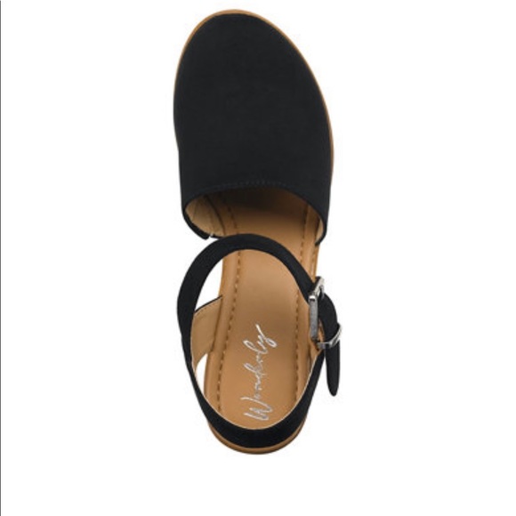 *** Only Size 8.5 *** Mules -Closed Toe Platforms - Picture 4 of 6